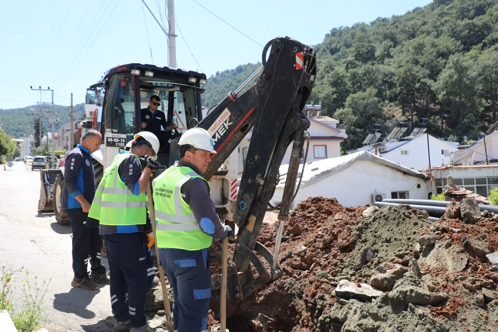 Muğla'da Altyapı Eksiklikleri Gideriliyor: MUSKİ, Kanalizasyon İyileştirmeleri İçin Çalışmalarını Sürdürüyor