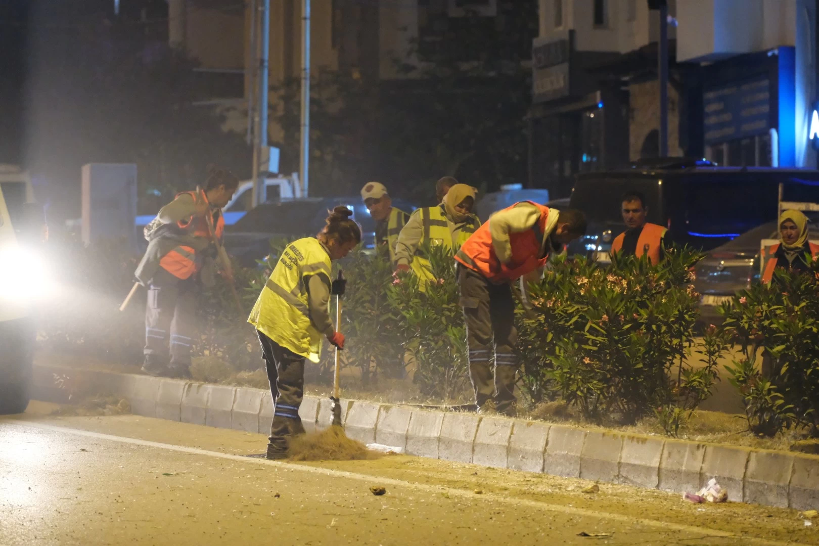 Bodrum Belediyesi Ekiplerinden Gece Temizlik Mesaisi