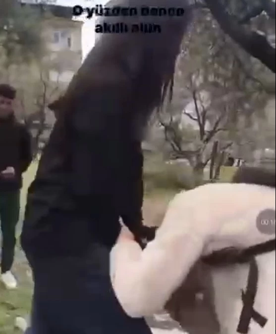 Muğla Yatağan'da Akran Şiddeti Skandalı! 13 Yaşındaki Öğrenci Ağır Şekilde Dövüldü, Şüpheliler Gözaltına Alındı.