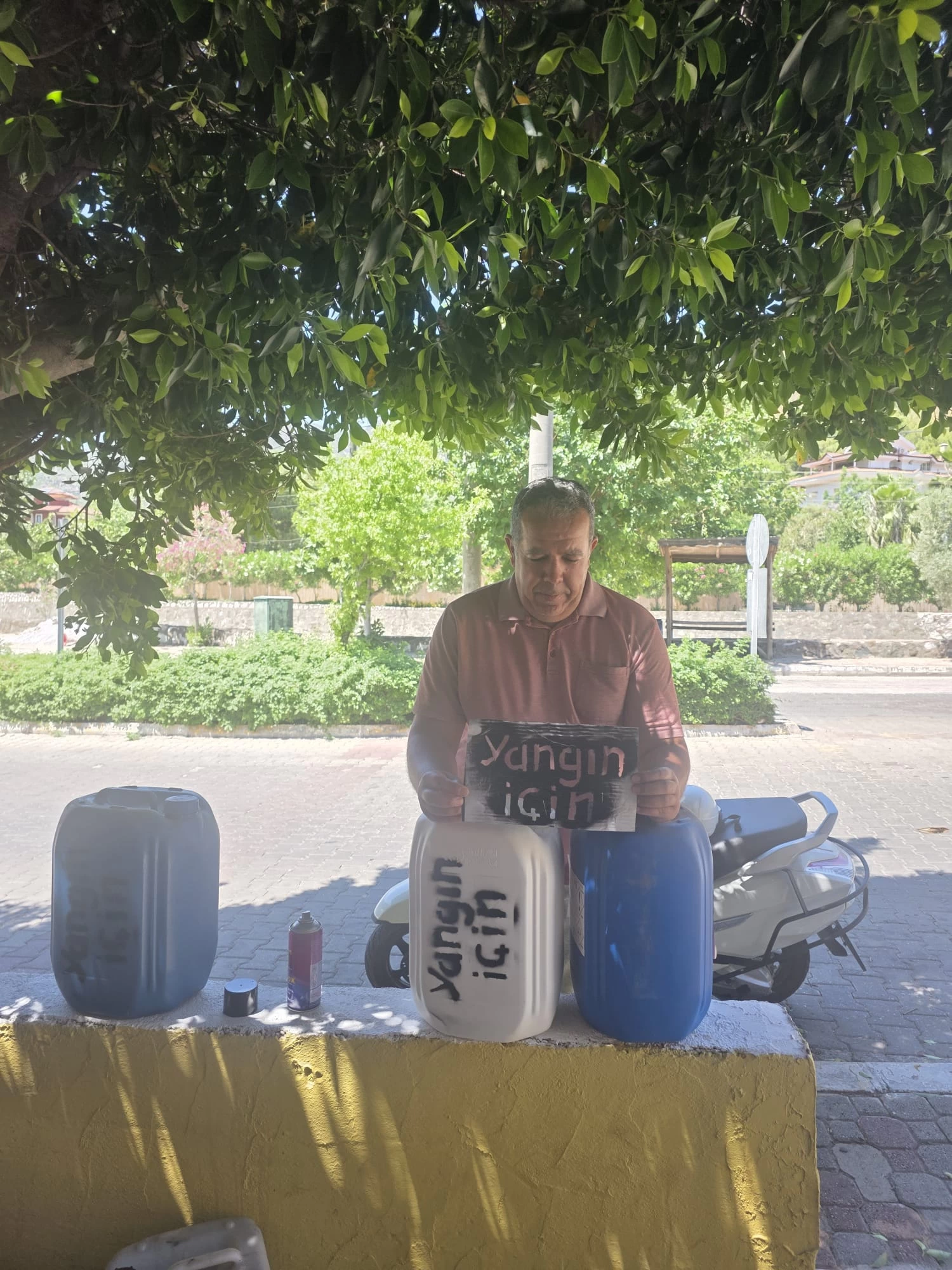 Marmaris’te Su Bidonları Hayat Kurtaracak: Gönüllüler Yangına Karşı Harekete Geçti