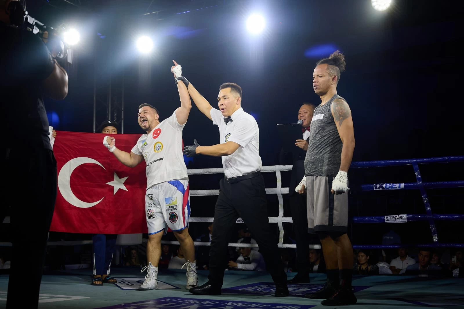 Ringde Yine Rakip Tanımadı: Alcu İlk Rauntta Bitirdi!