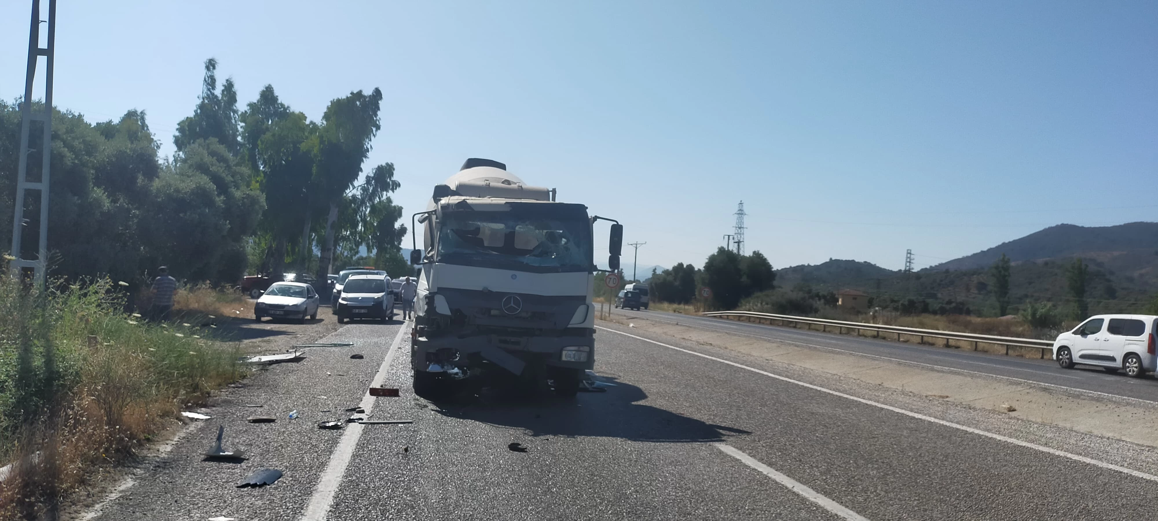 Danişment Kavşağında Kaza: 1 Kişi Hayatını Kaybetti, 13 Yaralı