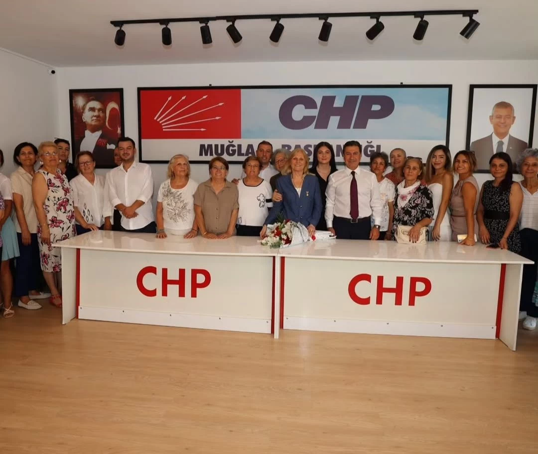 CHP’li Kadınlardan Kadem Mete’ye Sert Yanıt: “Evde Bekleyen Değil, Geleceği Kuranız!”