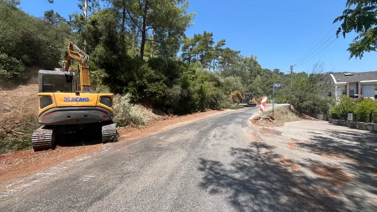 Marmaris’te Yangına 1000 Kilometrelik ‘Yeşil Koridor’ Kalkanı