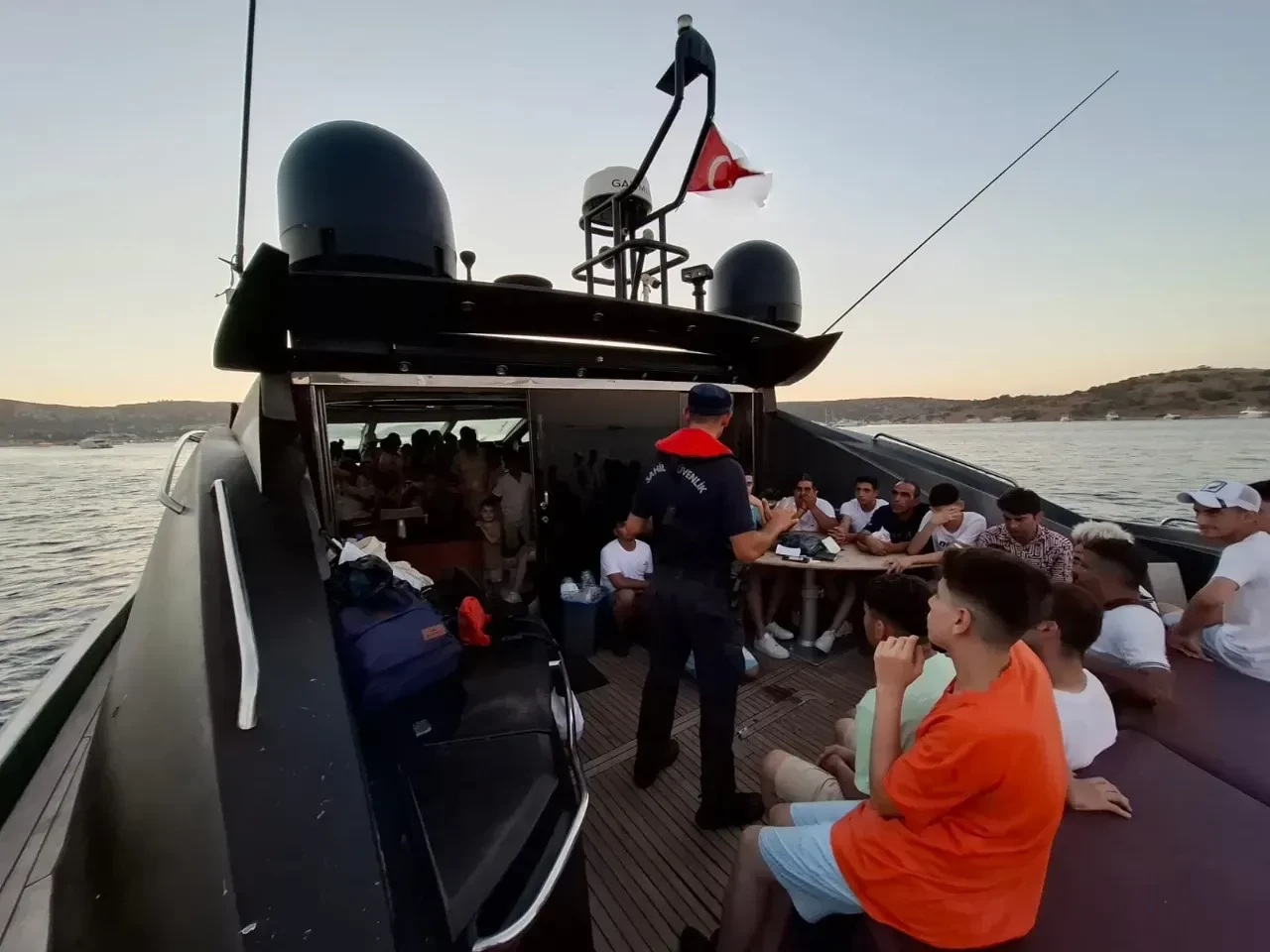Bodrum’da lüks yattaki 72 kaçak göçmen yakalandı