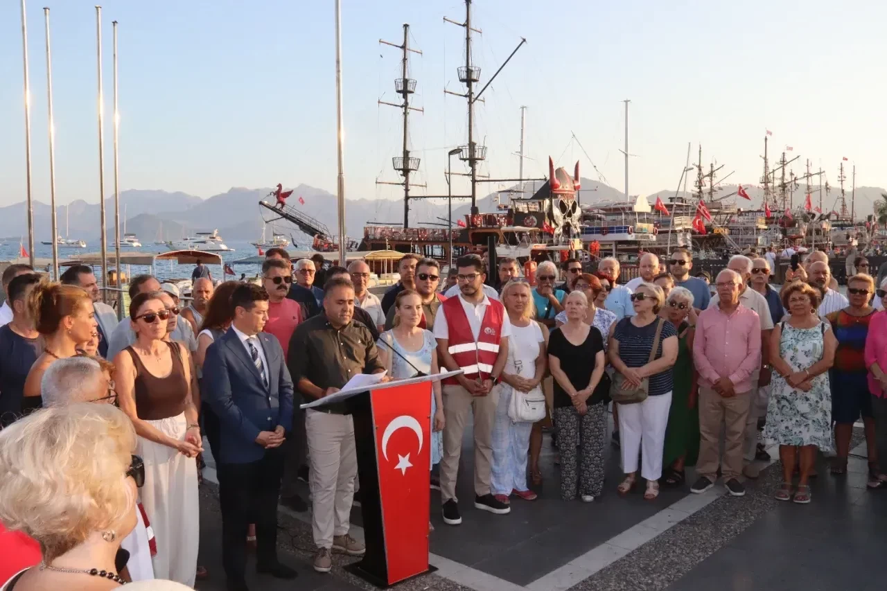 CHP'den Muğla'da Eş Zamanlı Protesto: "Geldiğiniz Gibi Gideceksiniz"