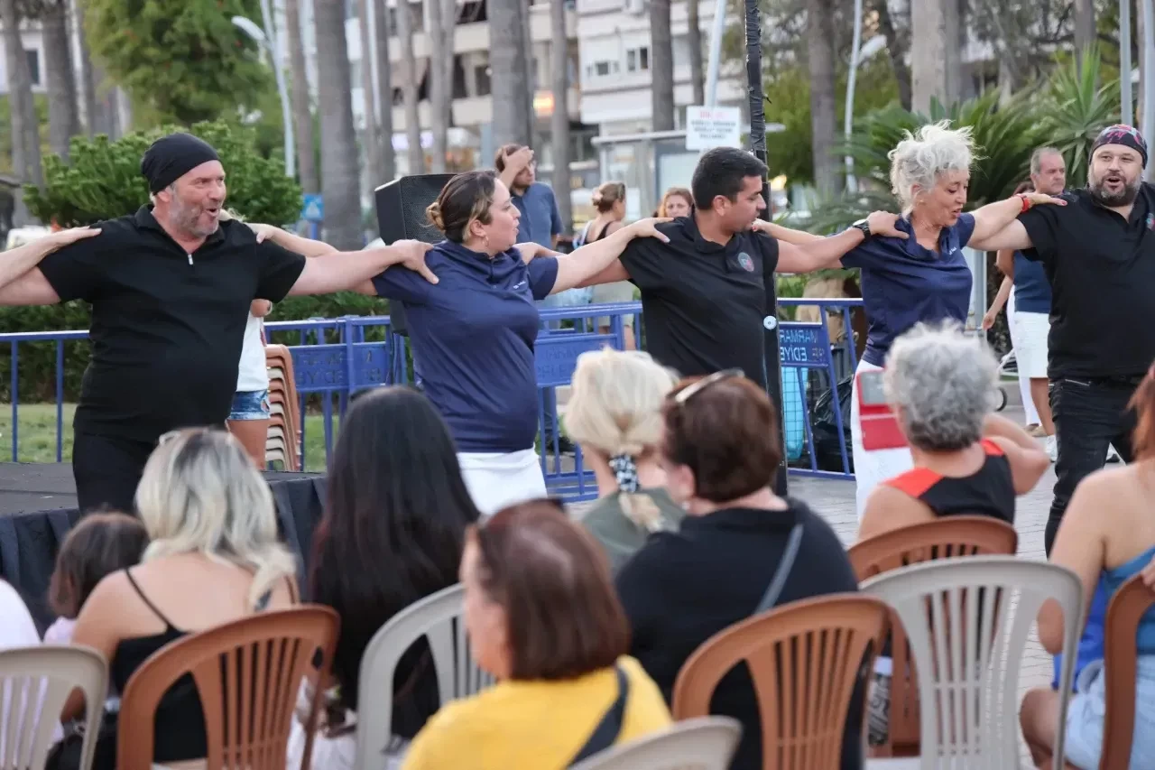 Marmaris’te Zumba, Ritim ve Dans Gösterileriyle Hareketlilik Haftası