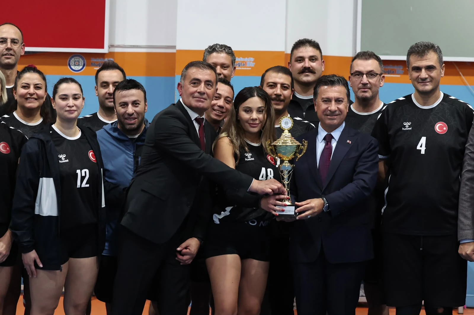 Cumhuriyet’in Coşkusu Voleybol ve Basketbol Sahalarına Yansıdı