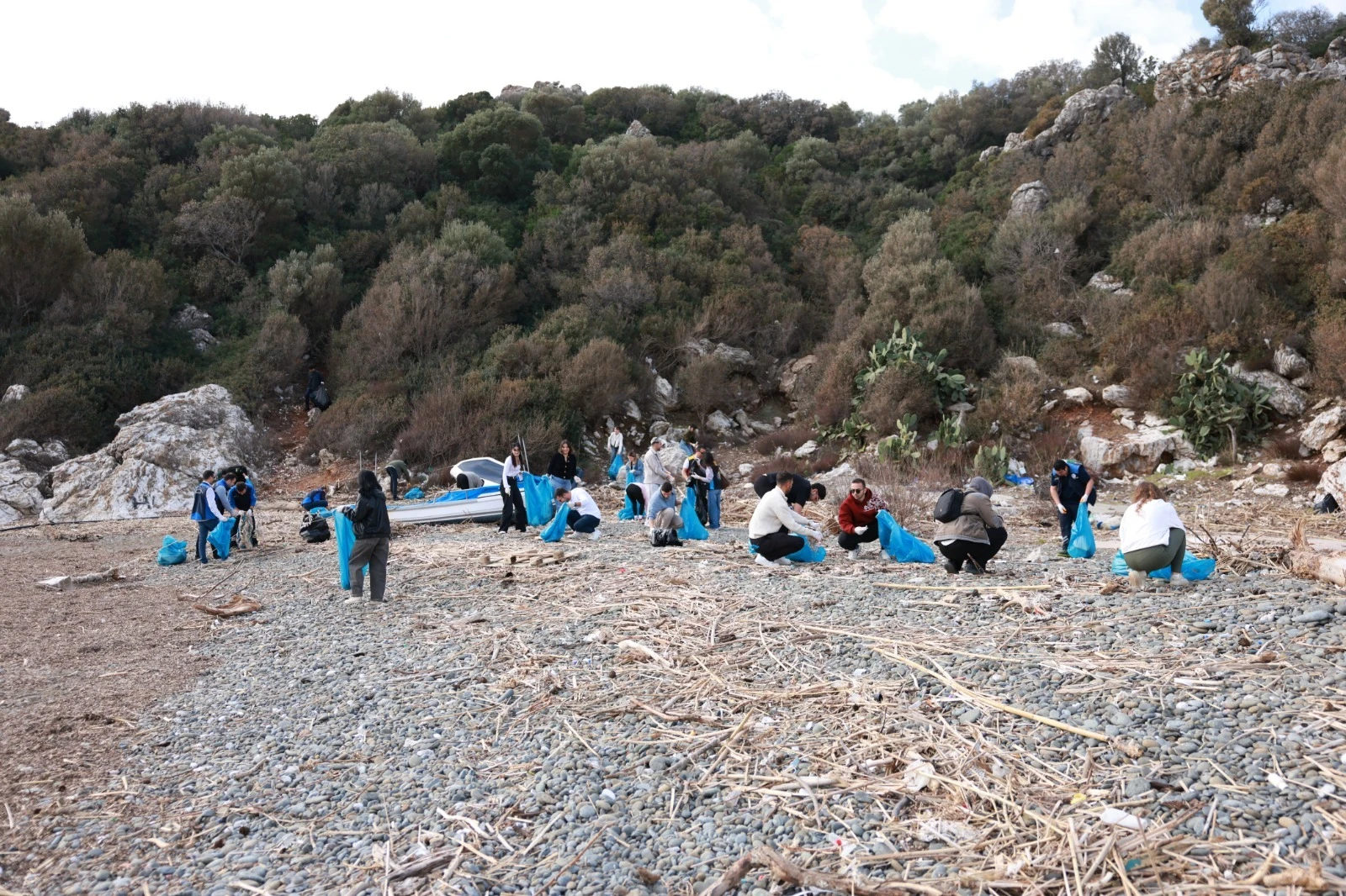 Gençler Sahaya İndi, Marmaris Sahilleri Nefes Aldı