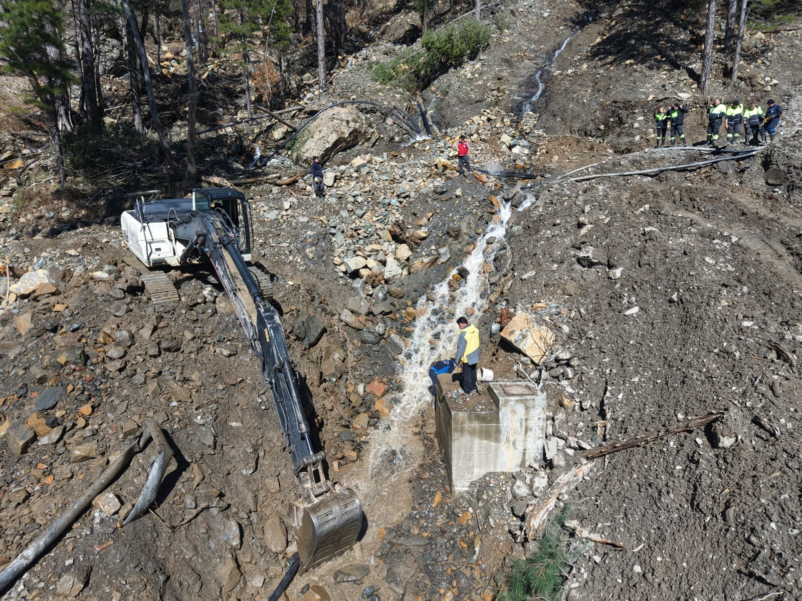 Yoğun Yağış Vurdu, MUSKİ Saatler İçinde Sahaya İndi