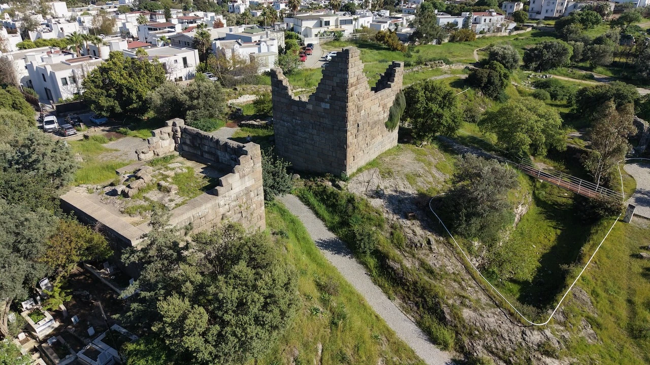 Turizm Öncesi Tarihi Alanlarda Temizlik Atağı