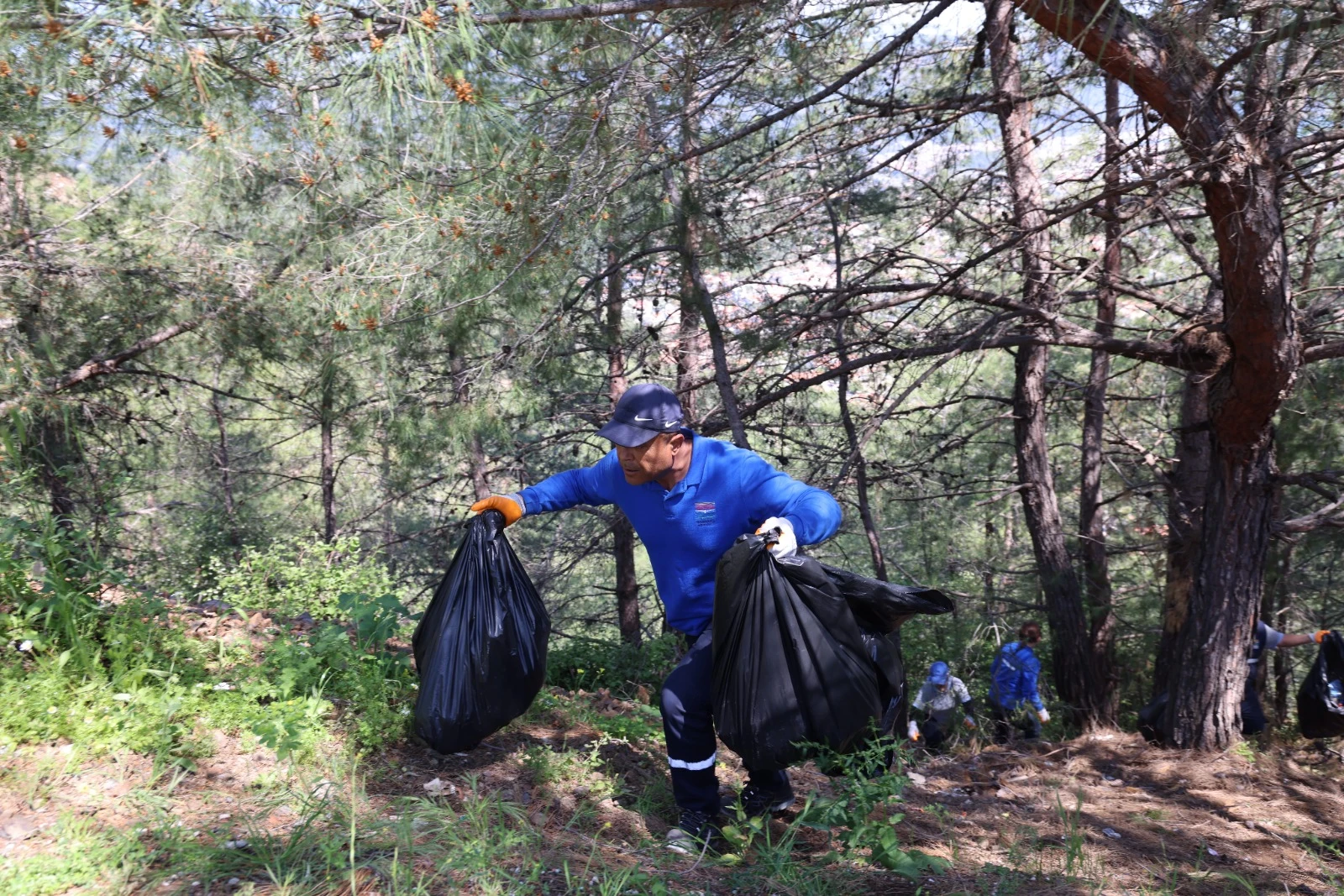 Marmaris Belediyesi’nden Seyir Tepesinde Temizlik Seferberliği