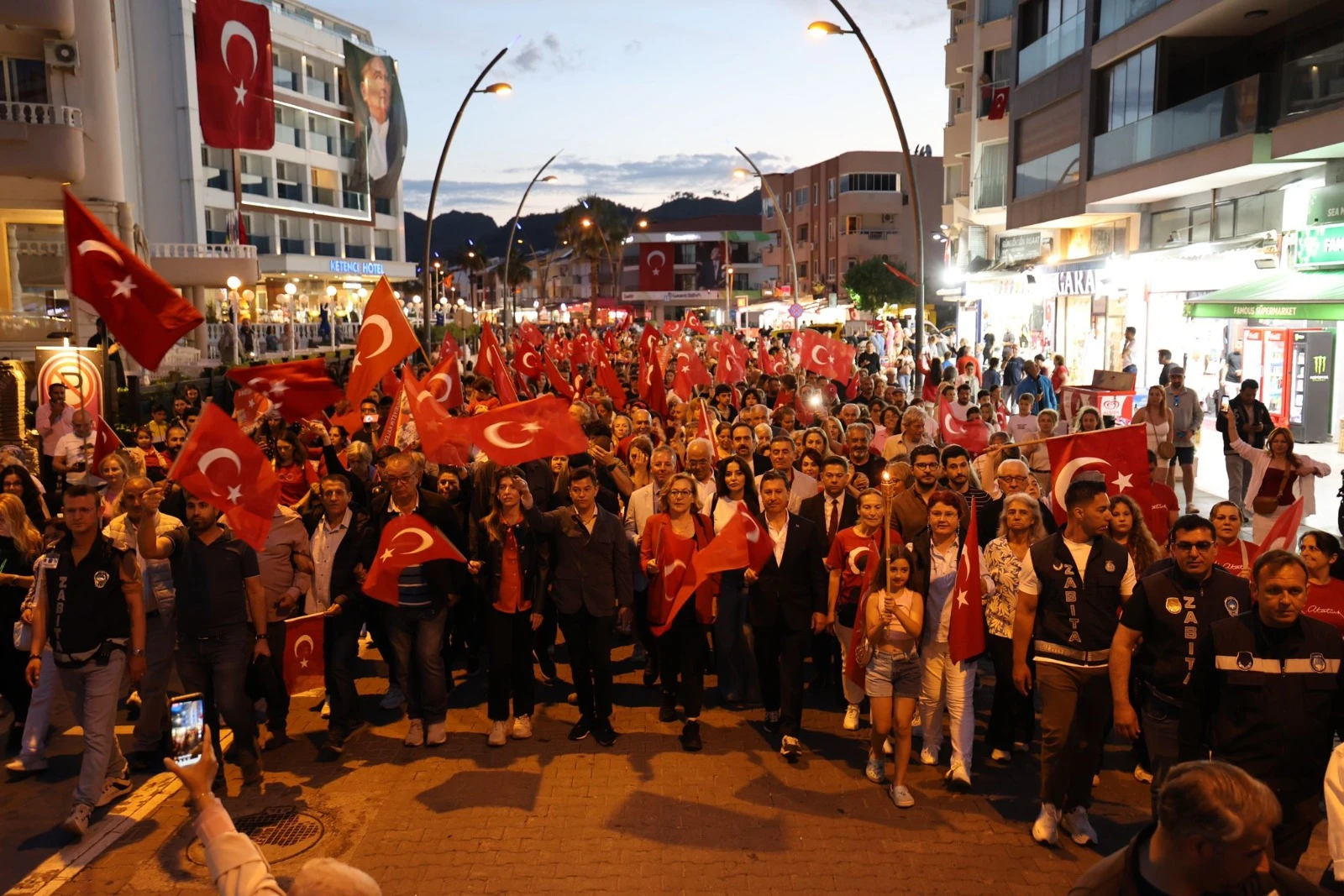 “İyi ki Doğdun Büyük Atatürk”: Marmaris’te Duygu Dolu 19 Mayıs