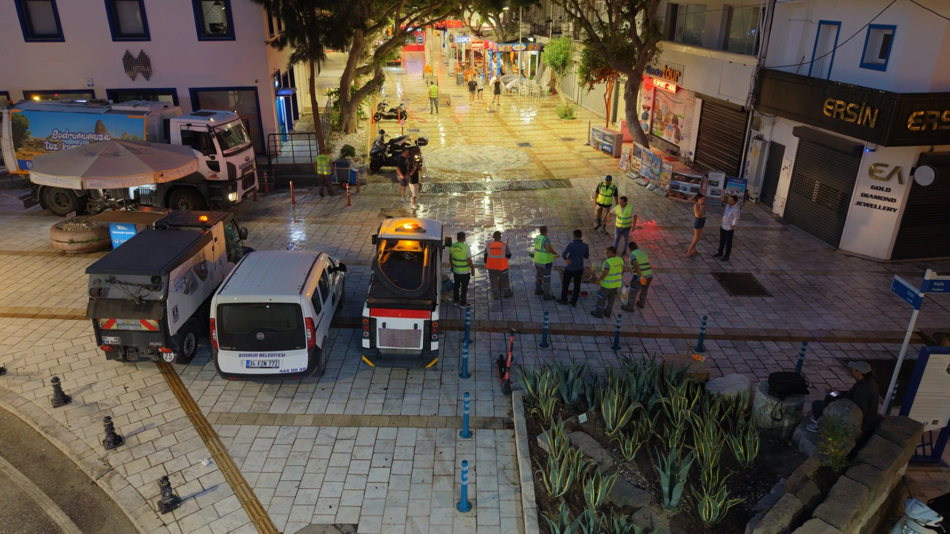 Bodrum’da 3 Cadde Tek Tek Yıkandı: Temizlik Seferberliği
