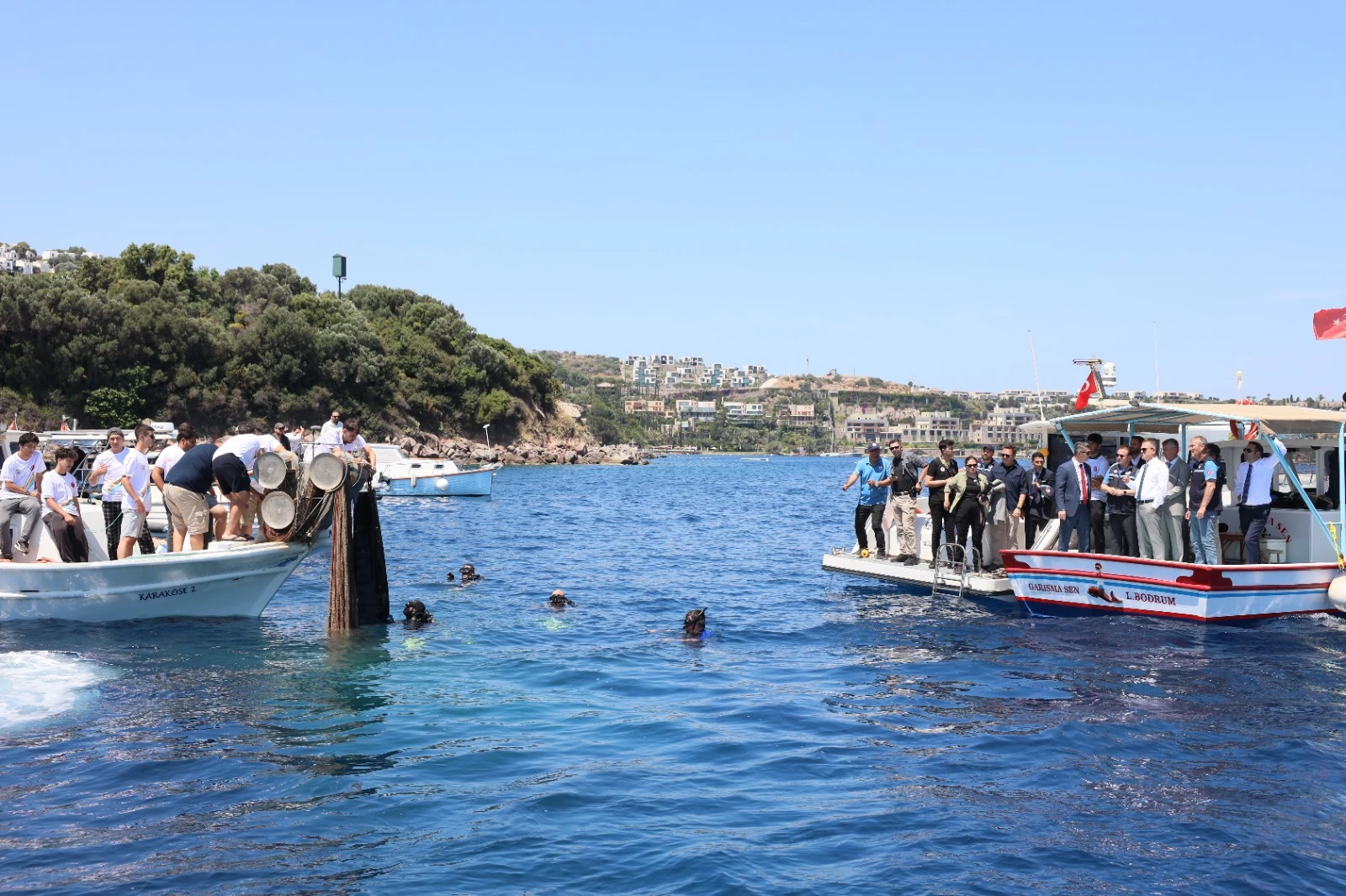 Denizin Altından Şok Görüntü! Muğla’da 2 Bin Metrekare Ağ Çıkarıldı