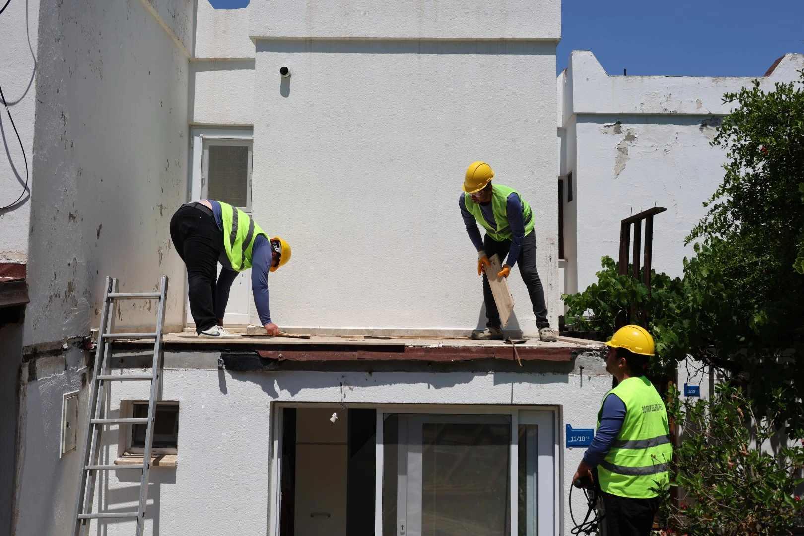 Bir Gecede Yerle Bir Oldular! Bodrum’da 45 Kaçak Yapı Yıkıldı