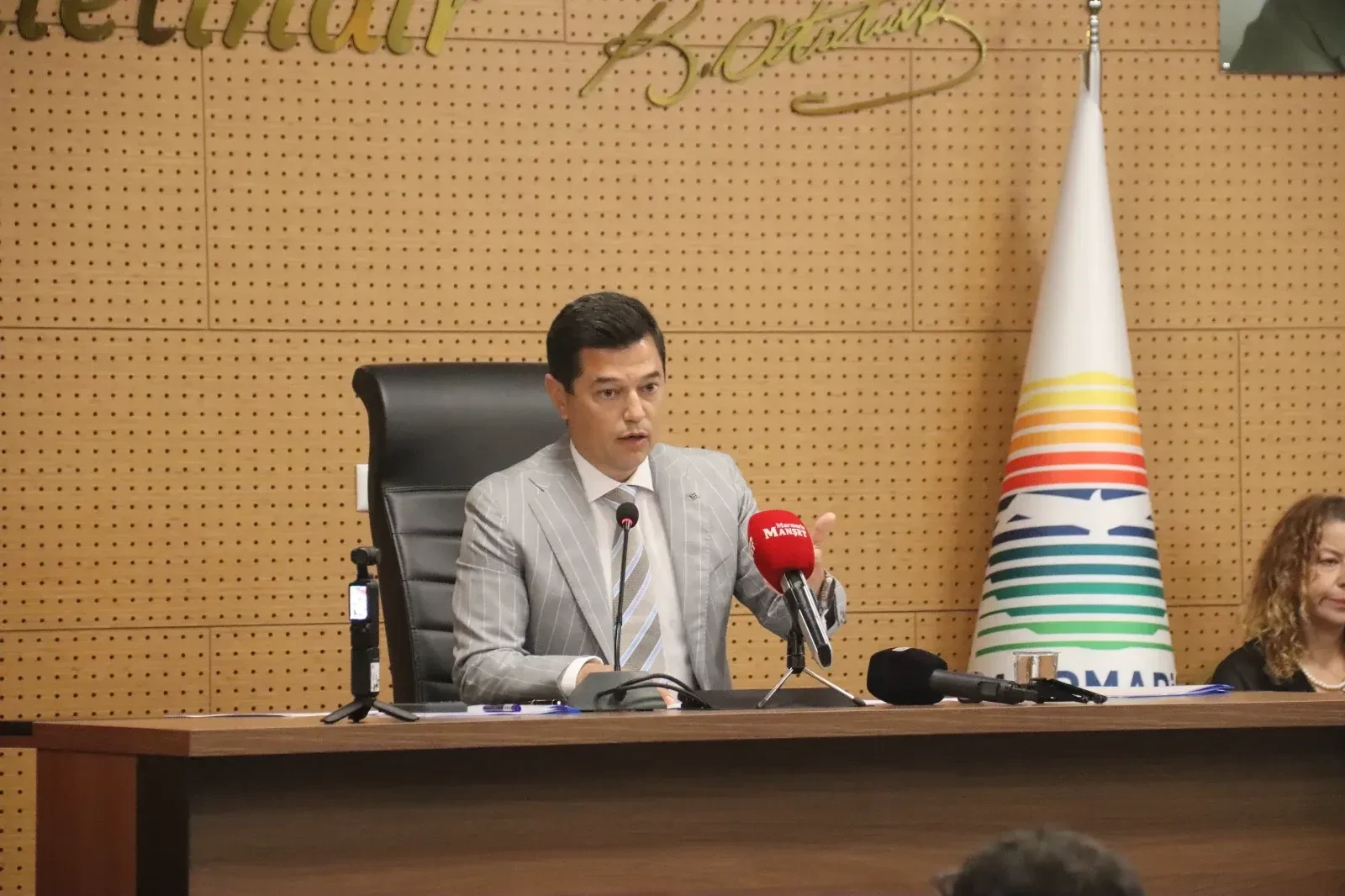 Başkan Ünlü'den Kapalı Çarşı Tartışmalarına Yanıt: "Bu Mesele Tente Değil, Marmaris'in Geleceği"