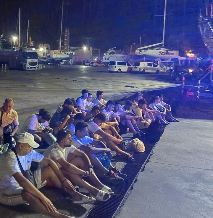 Marmaris Marina’da Göçmen Kaçakçılığı Operasyonu: 27 Kişi Yakalandı