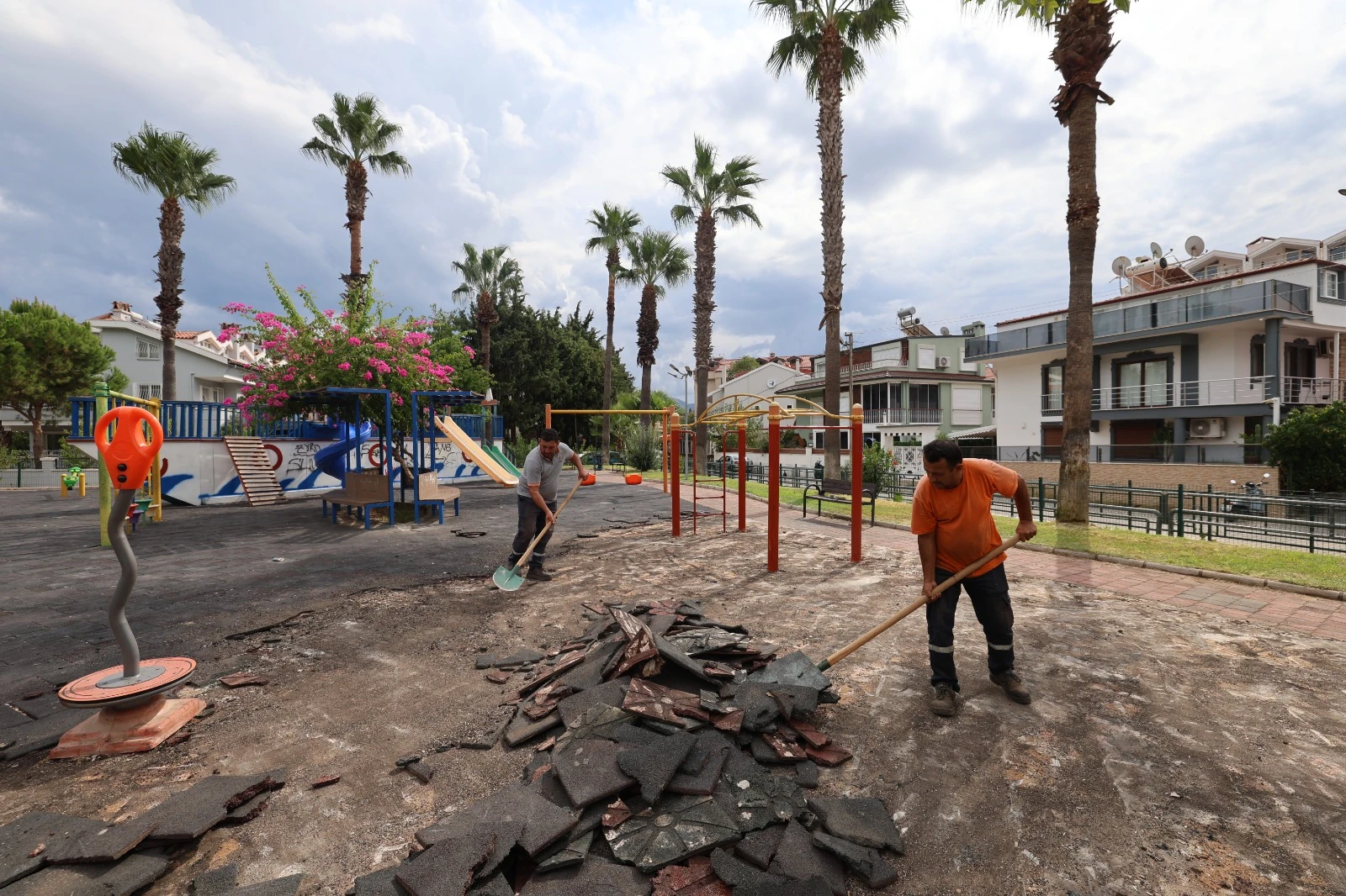Marmaris’in Parkları Yenileniyor: 16 Parkta Çalışma Başladı