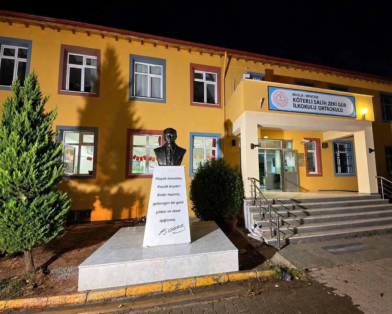 Muğla’da Atatürk Büstüne Zarar Verildi! Büyükşehir Hemen Harekete Geçti