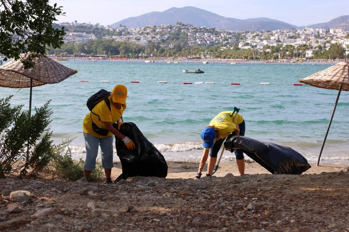 Bodrum’da Gönüllüler ve Belediye Sahil İçin Bir Araya Geldi