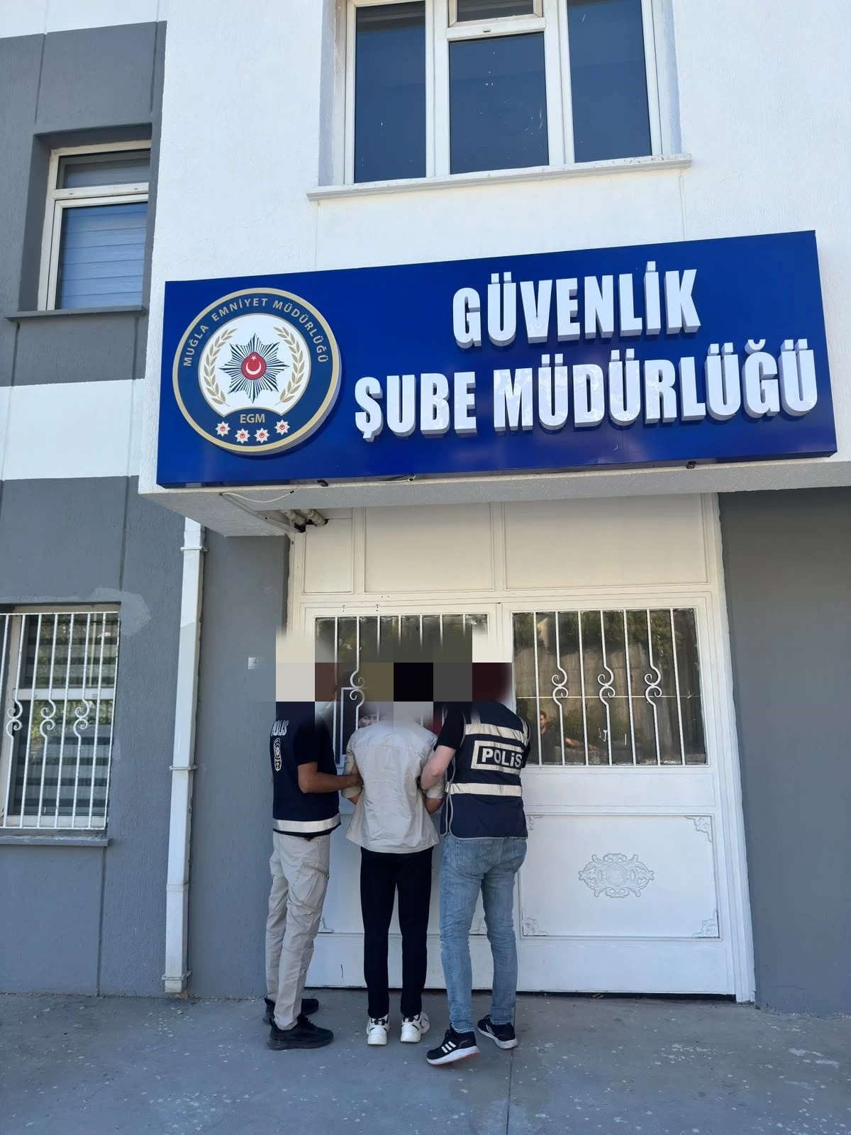 Muğla’da Okul Bahçesindeki Atatürk Büstünü Söküp Götüren Şüpheli Yakalandı