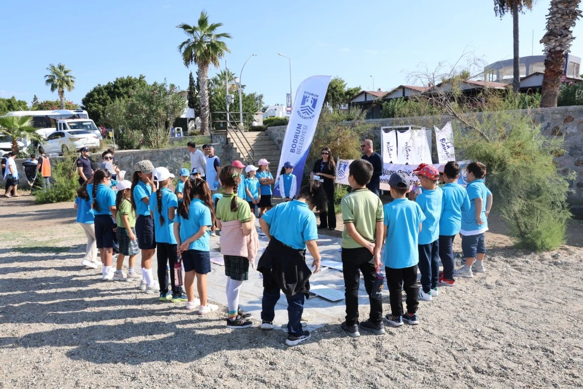 Turgutreis’te Deniz Çöplerine Karşı Öğrencilerden Anlamlı Mesaj